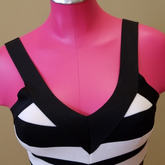 Gianfranco Ferre Black & White Sleeveless Top - Picture 5 of 6